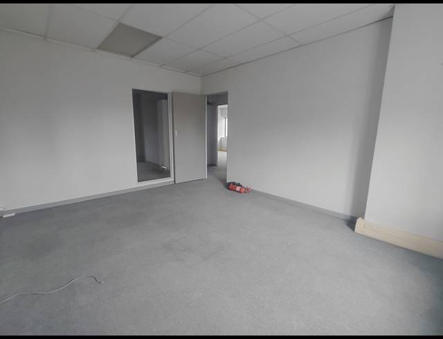 295M² OFFICE TO LET IN OLIVEDALE